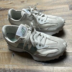 New Balance 327 Sneakers